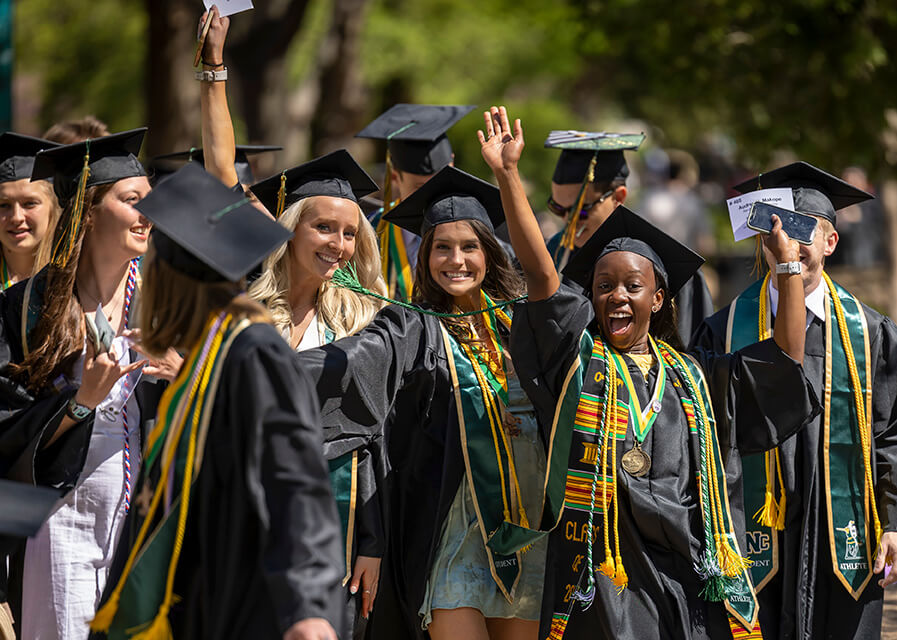 Happy students graduates 